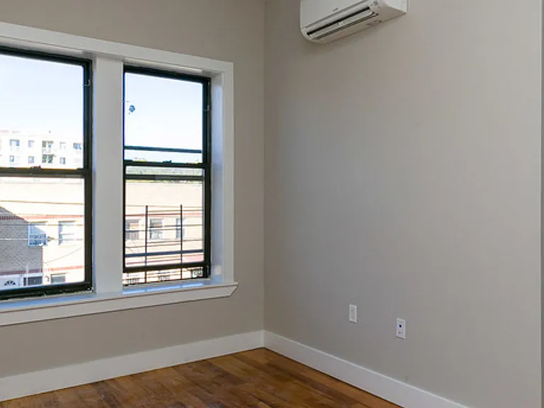 566 Maple St #2F — Photo 3