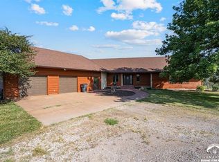 9736 Lake Rd, Ozawkie, KS 66070