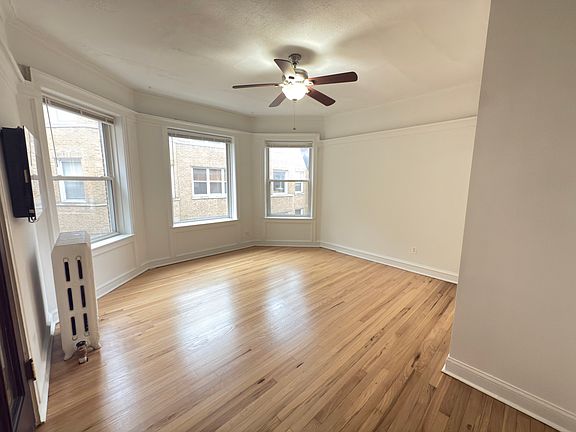 4th image of 917 W Cornelia Ave APT 2A