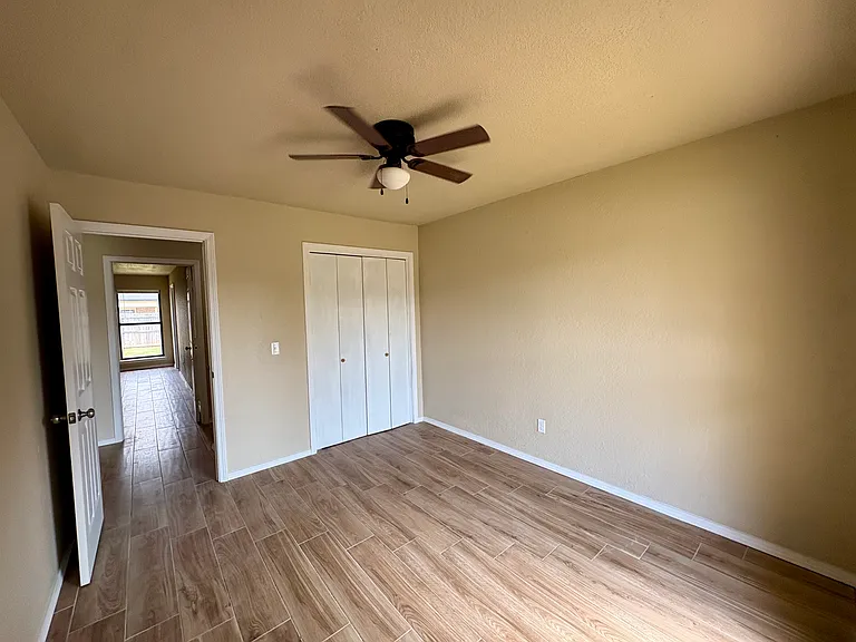 224 Oak Tree Ln — Photo 12