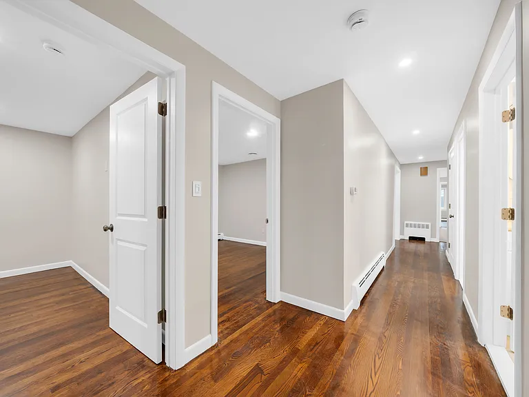 35 Peters St — Photo 20