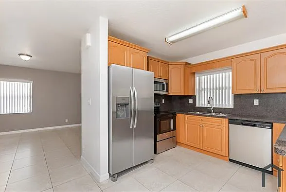 22 SW 6th St #1 — Photo 10