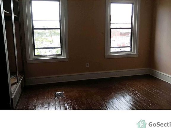 5th image of 1655 Margaret St