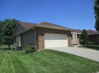 5539 Briar Rosa Dr, Lincoln, NE 68516