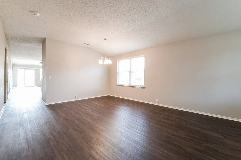 3 bed, 2.0 bath, 1878 sqft, $2,365 — Photo 4