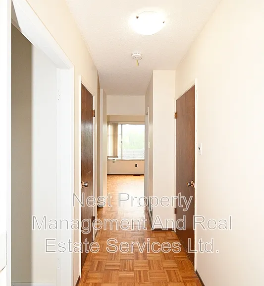 215 McIntyre Cres #1 — Photo 8