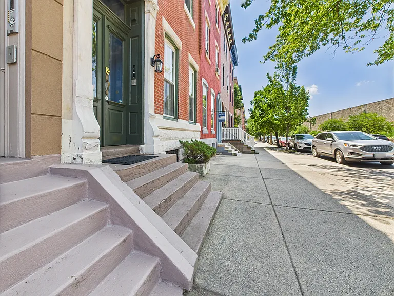 743 Corinthian Ave #3R — Photo 3