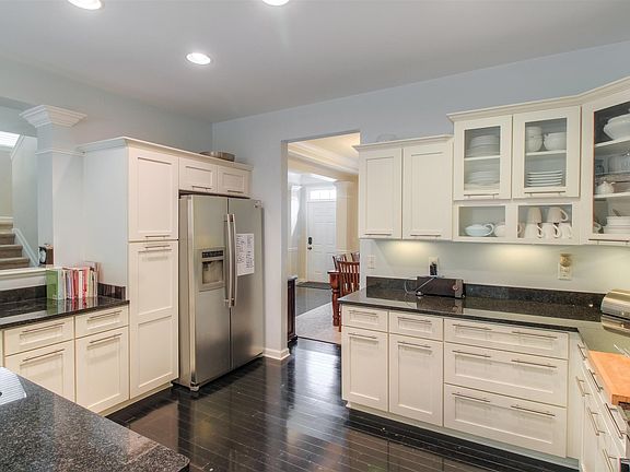 4th image of 7401 Thornwood Ct