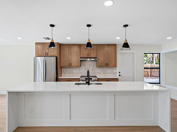 5th image of 4435 Gardenia Drive