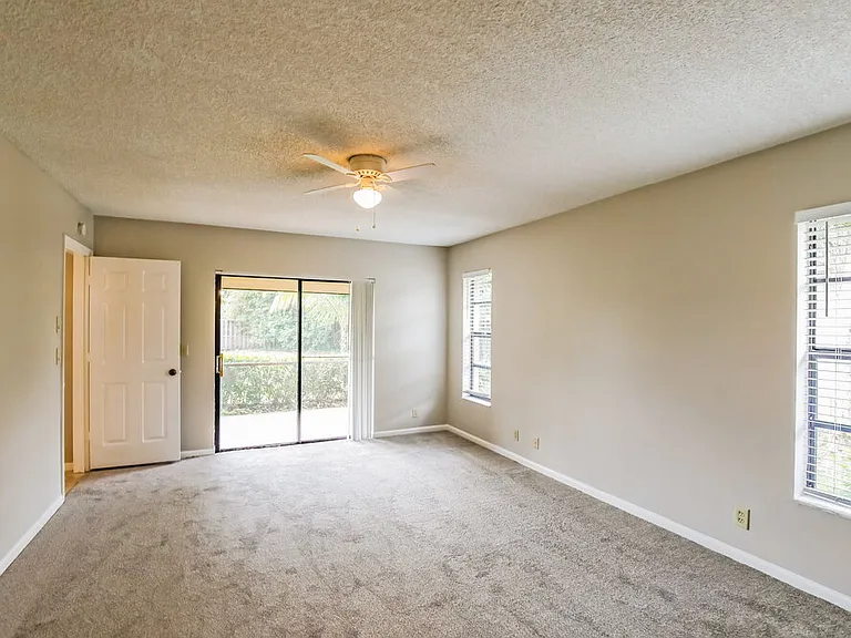 518 Azure Ave — Photo 11