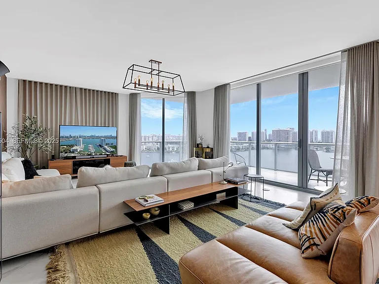 17111 Biscayne Blvd #1709 — Photo 28