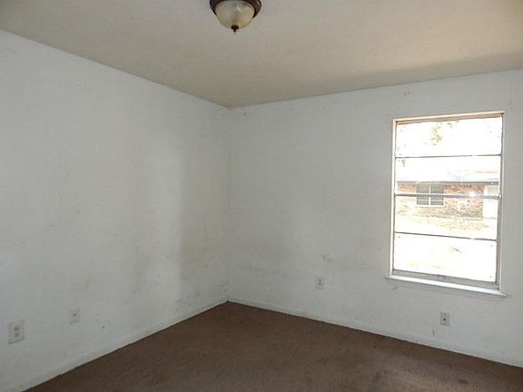 2nd image of 135 West Dr