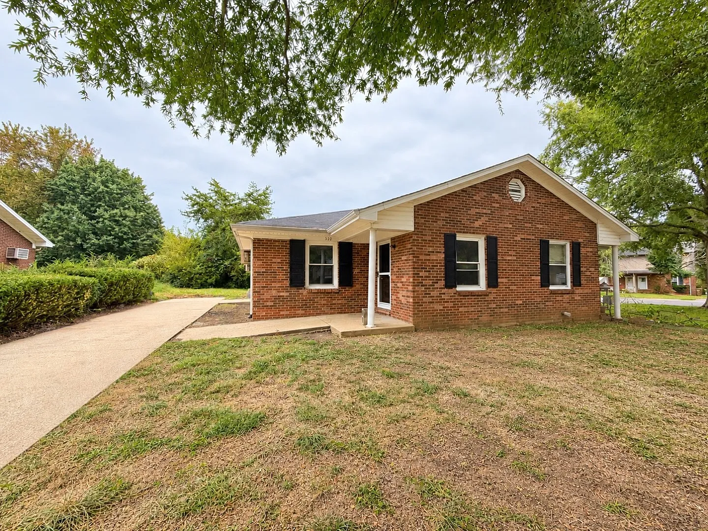 304 Garden Park Dr — Photo 4