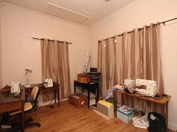 2nd image of 1017 Caroline St