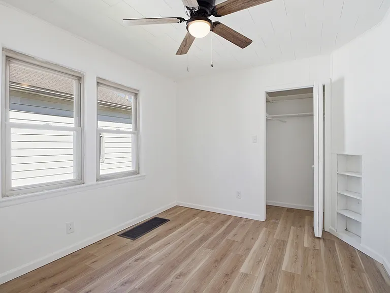 975 Washburn St — Photo 11