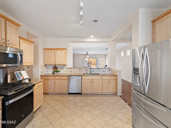 1279 W Calle Luis Maria, Sahuarita, AZ 85629