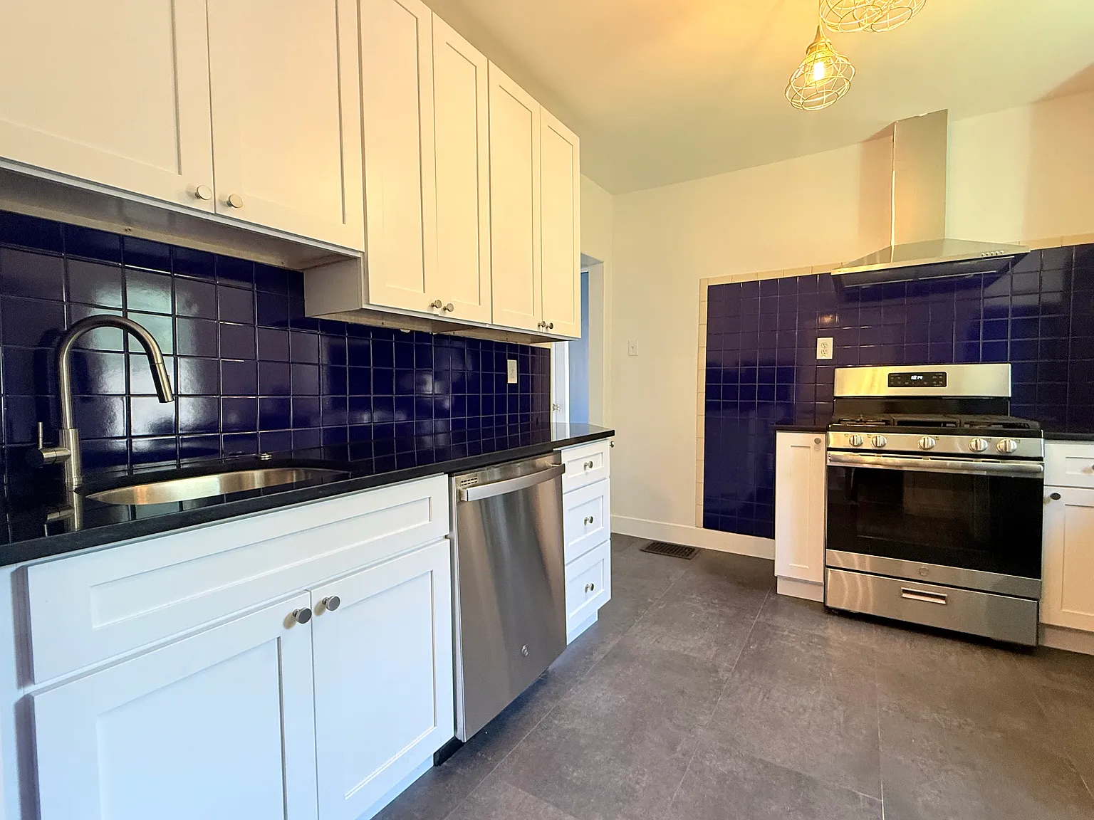 3 bed, 1260 sqft, $3,050 — Photo 4