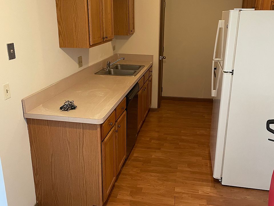 1st image of 1814 Heatherway Ln APT 1B