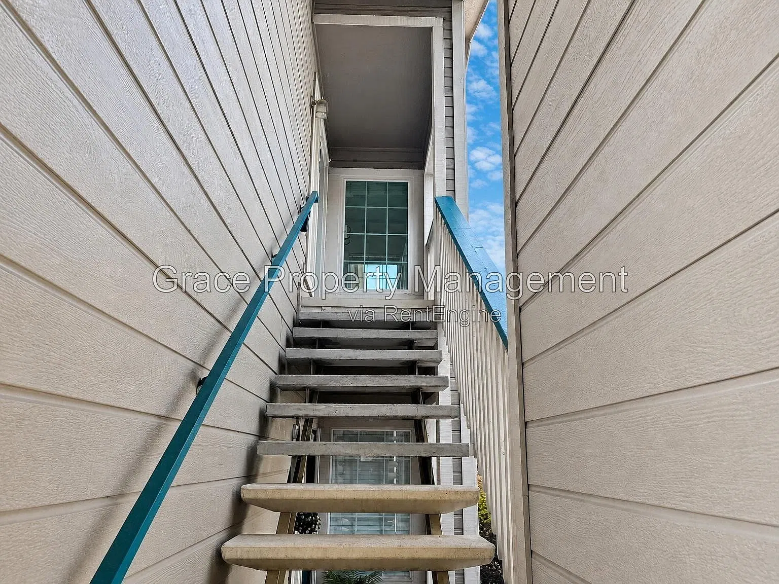 2 bed, 2.0 bath, 1046 sqft, $1,995 — Photo 2