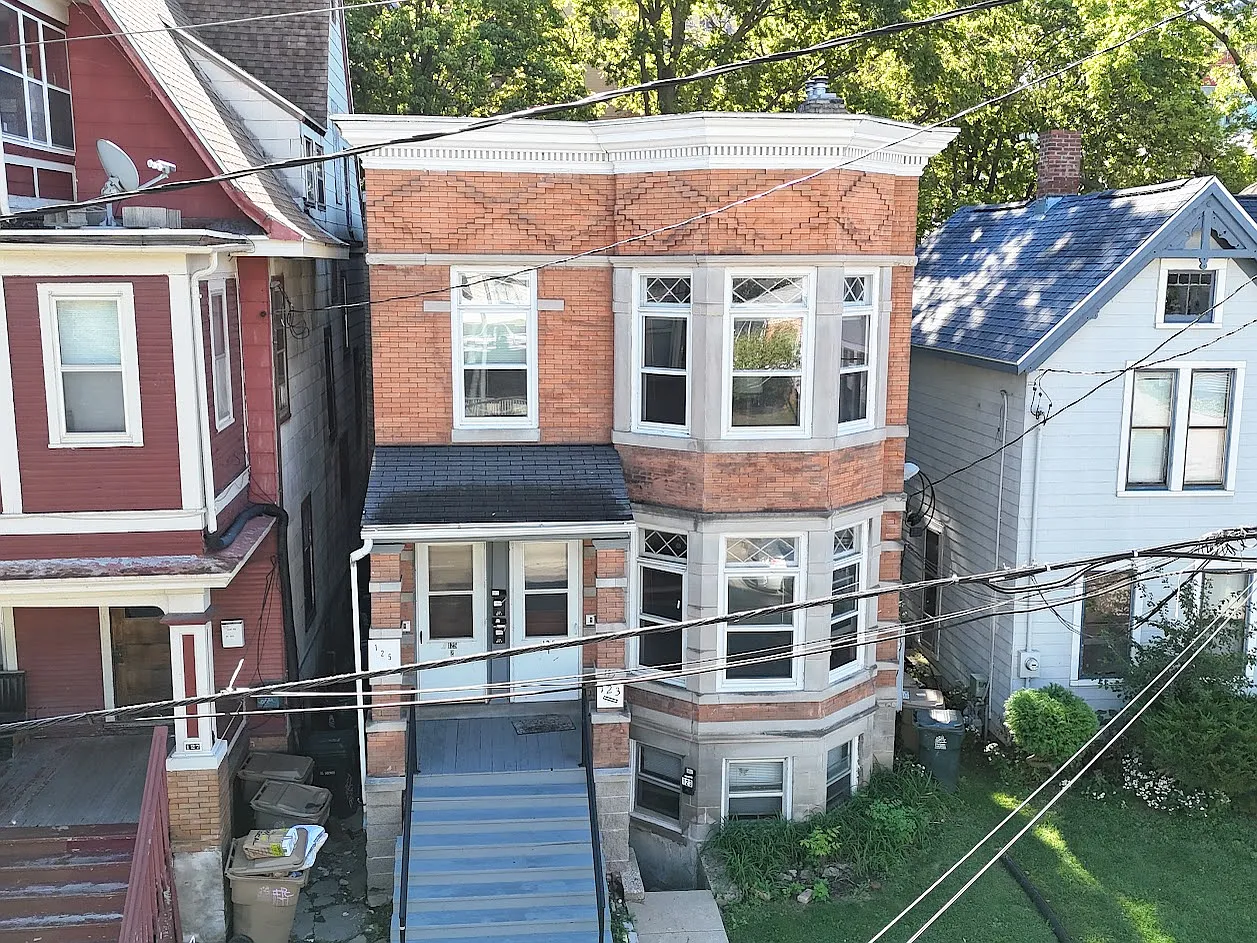 2 bed, 1.0 bath, 1313 sqft, $1,995 — Photo 3
