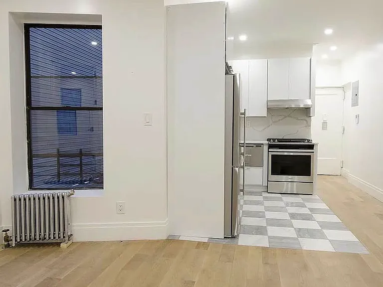 251 Pacific St #5 — Photo 3