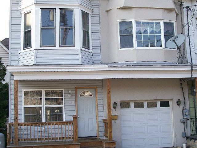 1st image of 725 W Market St