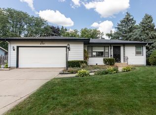 270 Berkshire Dr, Crystal Lake, IL 60014