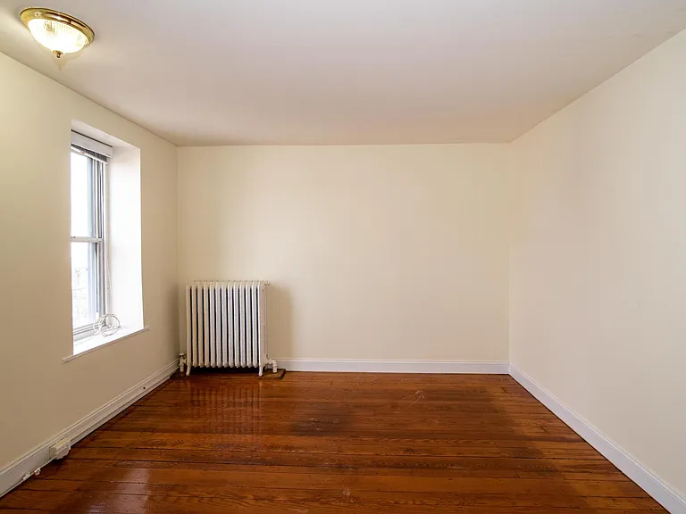 Bedroom (Front)