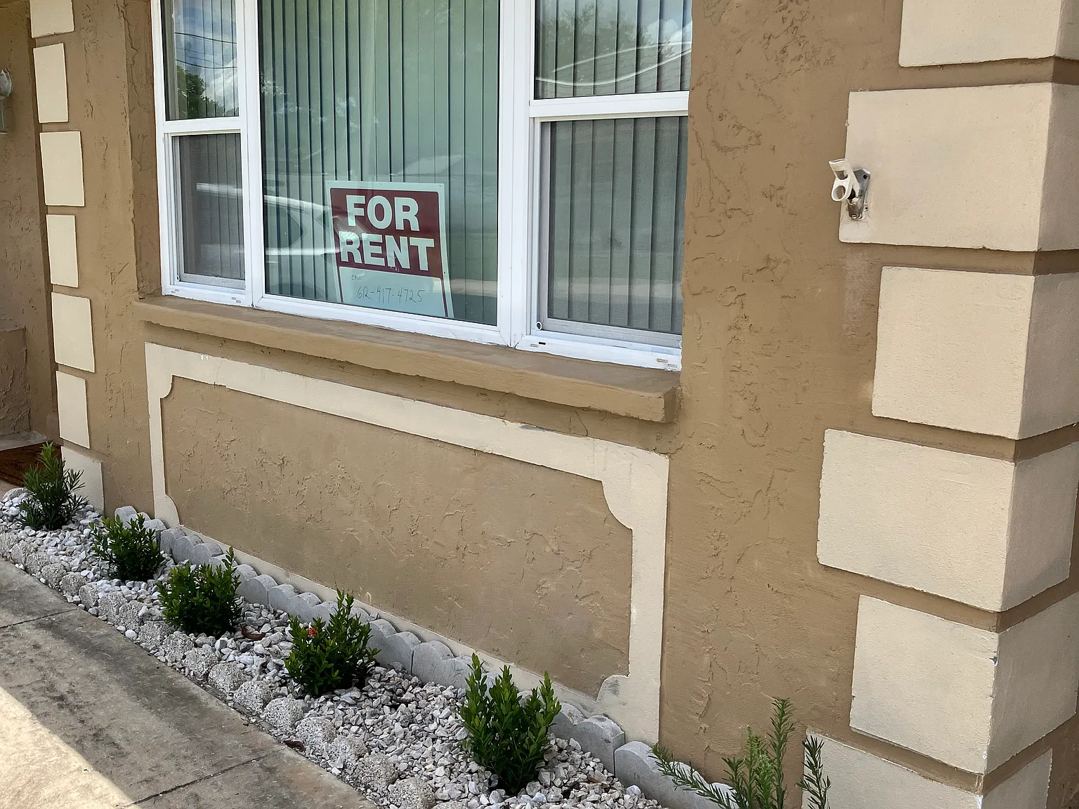 1 bed, 1.5 bath, 906 sqft, $1,495 — Photo 2