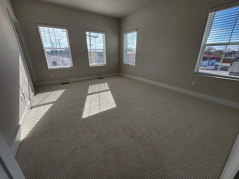 4118 Indiana Ave — Photo 26