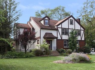 704 Warren Ave, Ho Ho Kus, NJ 07423