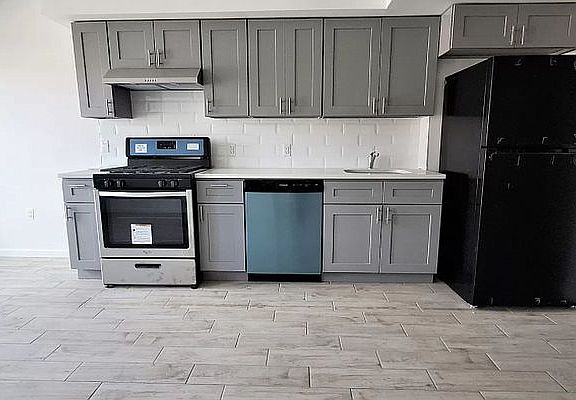 2nd image of 25-28 Broadway #2AA