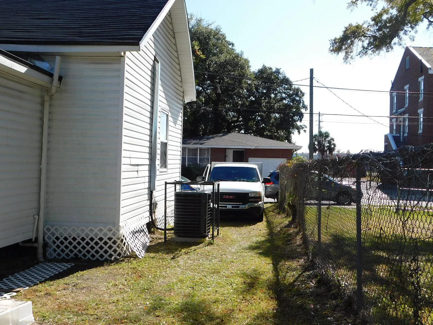 1267 W 4th St — Photo 3