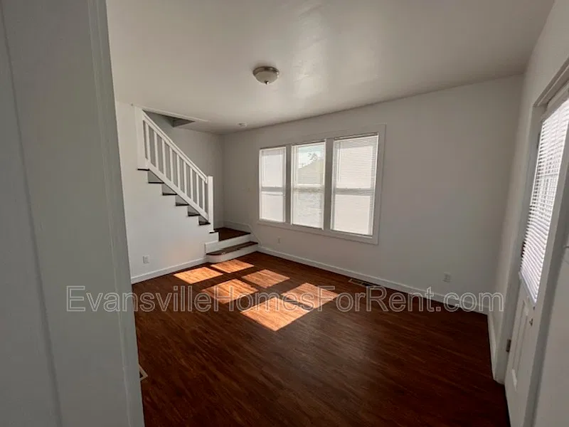 3 bed, 1.5 bath, $1,100 — Photo 3