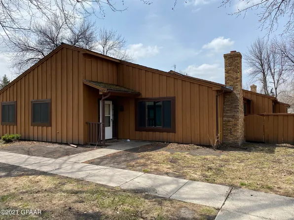 623 High Plains Ct, Grand Forks, ND 58201