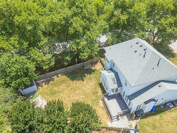 4th image of 6400 Sandgate Dr N
