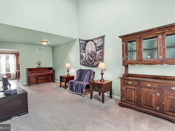2nd image of 105 Independence Ct
