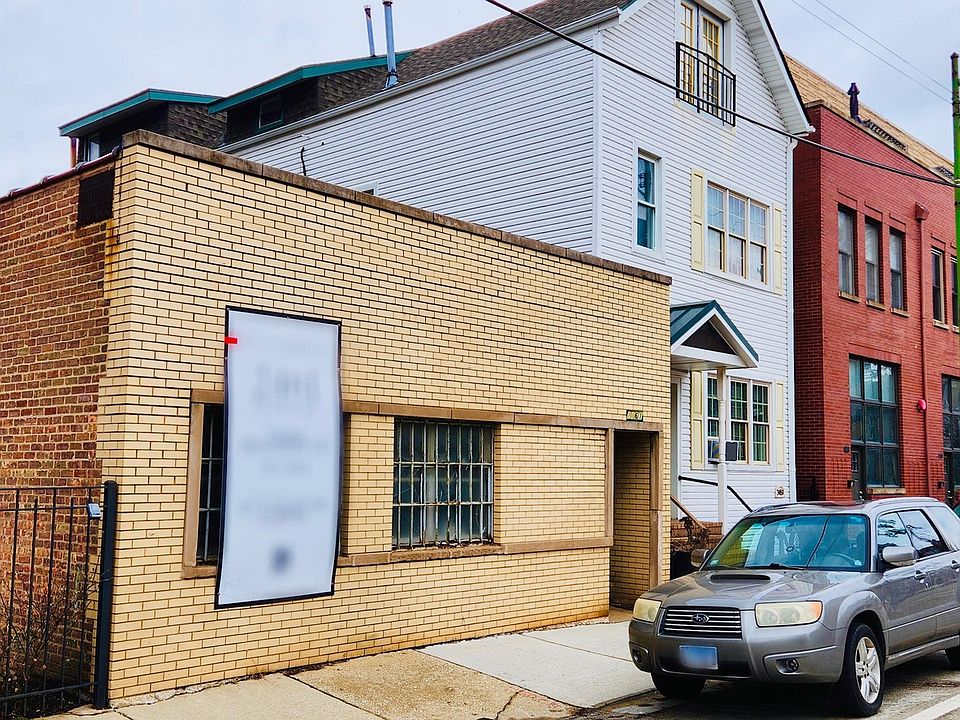 2nd image of 2461 N Clybourn Ave