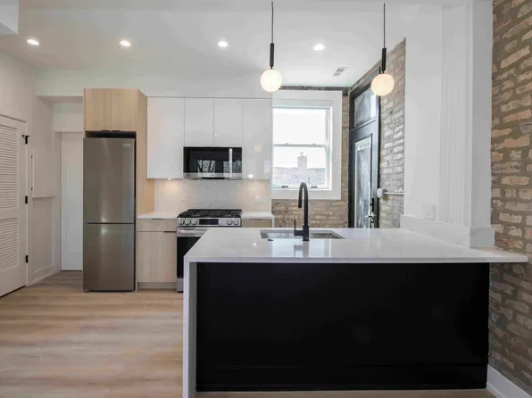 1041 W Byron St APT 2, Chicago, IL 60613