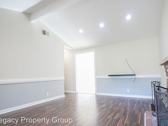 4th image of 2458 Old Elm Ct