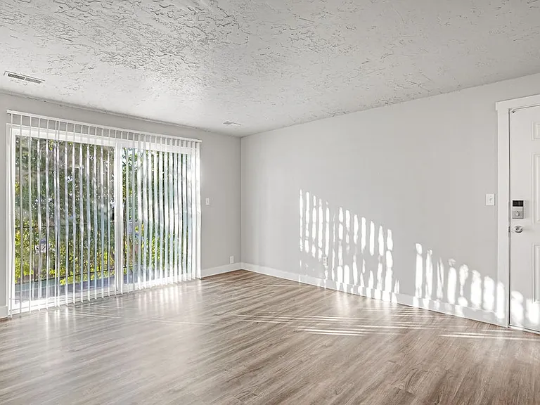 25 N Orchard Dr — Photo 4