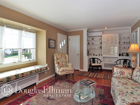 2nd image of 35 Summit View Dr