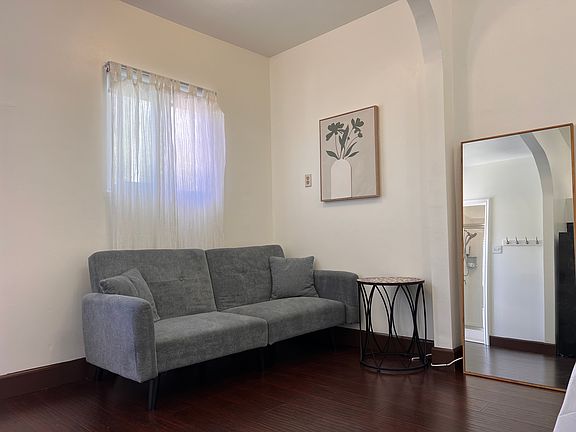 3rd image of 1129 W 24th St #1