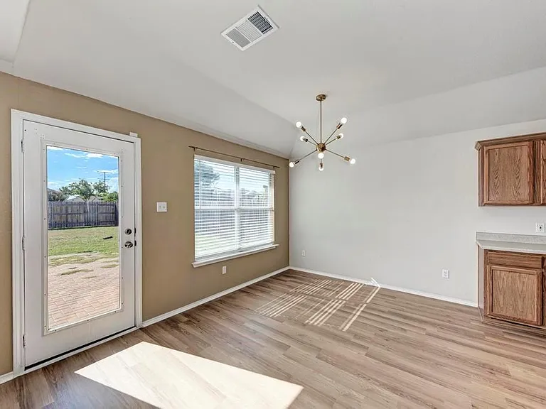 1203 Tricia Cv — Photo 18