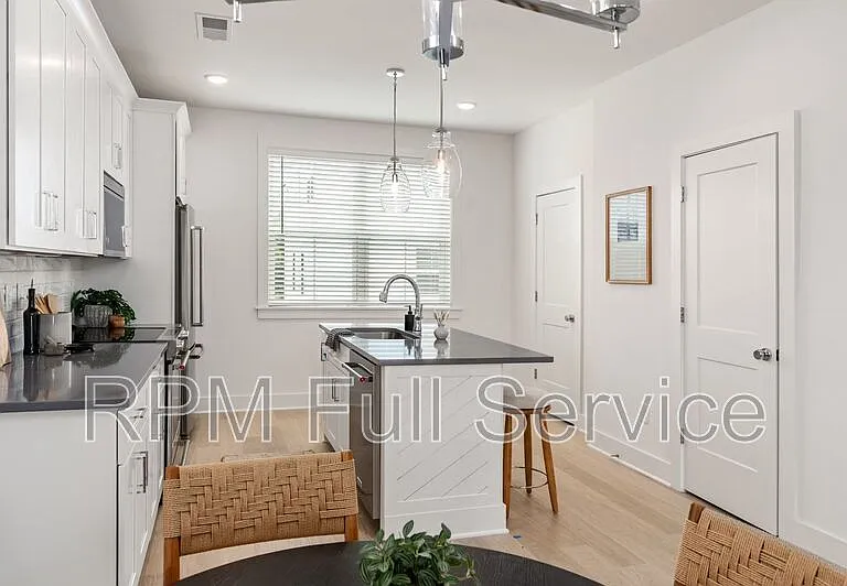 700 N Dupont Ave #228 — Photo 12