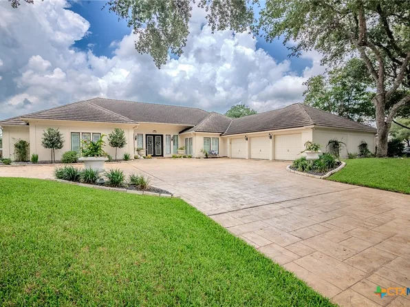 6118 Country Club Dr, Victoria, TX 77904