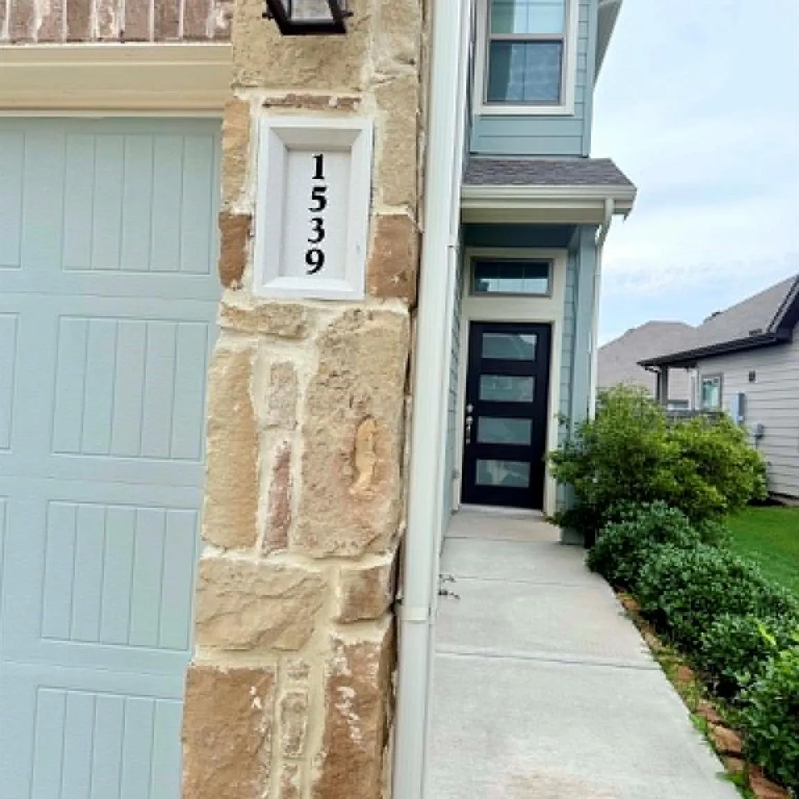 3 bed, 2.5 bath, 1738 sqft, $2,400 — Photo 3