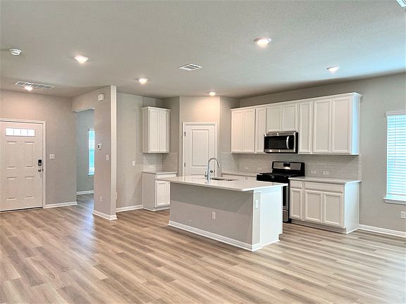 3rd image of 805 East St