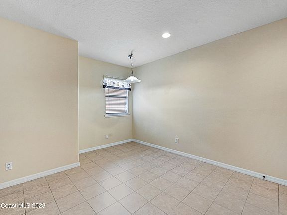 4th image of 1050 Venetian Dr Unit 204
