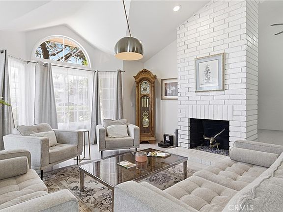 5th image of 3642 Locust Ave